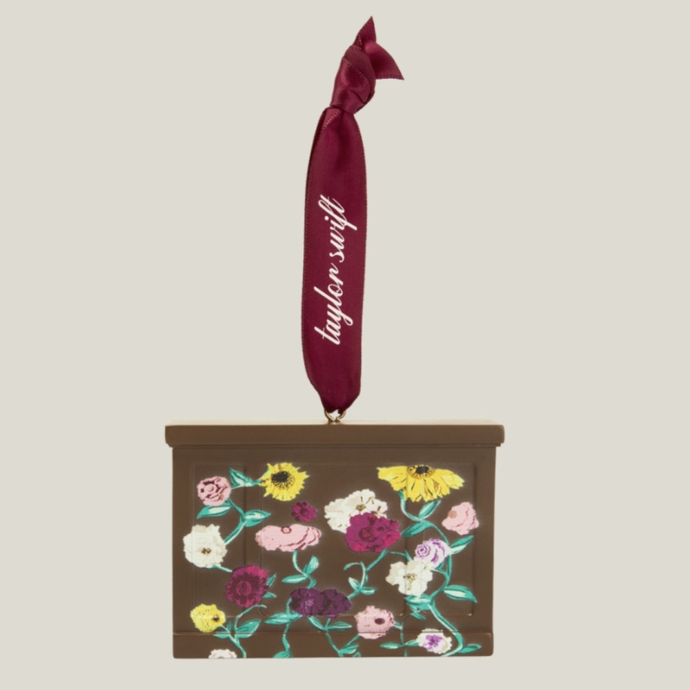 Taylor Swift  Acoustic Piano Ornament NEW - Picture 3 of 5